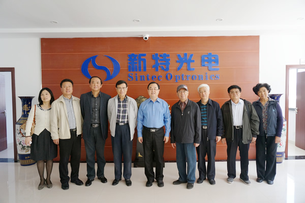 湖北省原人大副主任和武漢市委副書記謝培棟、武漢市原常務(wù)副市長(zhǎng)袁善臘、武漢市原副市長(zhǎng)郭友忠等一行到我司調(diào)研