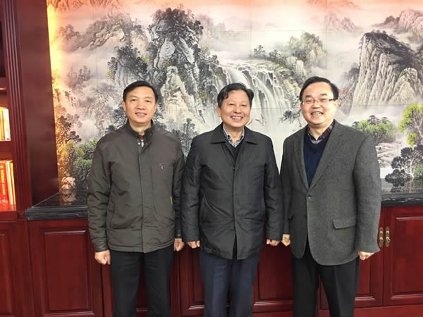 湖北省僑聯(lián)副主席舒正榮、省僑聯(lián)經(jīng)科部部長(zhǎng)歐梁鋒、副部長(zhǎng)黎志勇一行調(diào)研我司