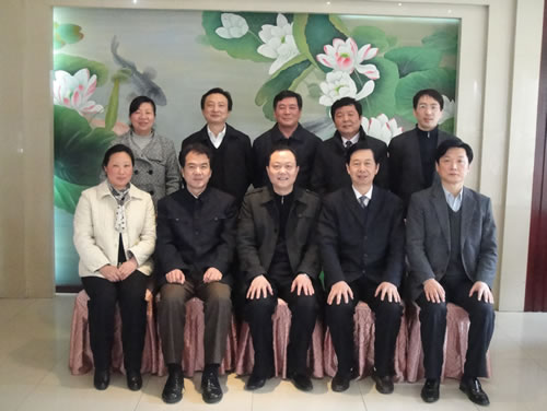 武漢市工商業(yè)聯(lián)合會(huì)余元九主席、武漢市僑聯(lián)秦鋒主席等一行蒞臨我司考察